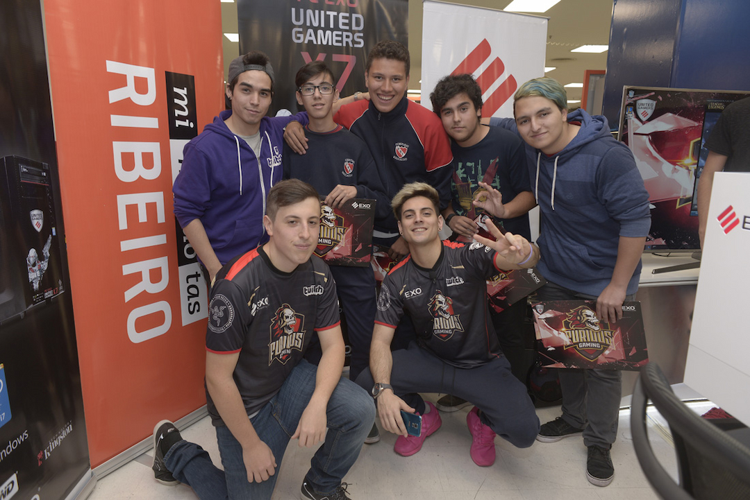 Portada de Fanáticos gamers probaron la PC de EXO en Ribeiro