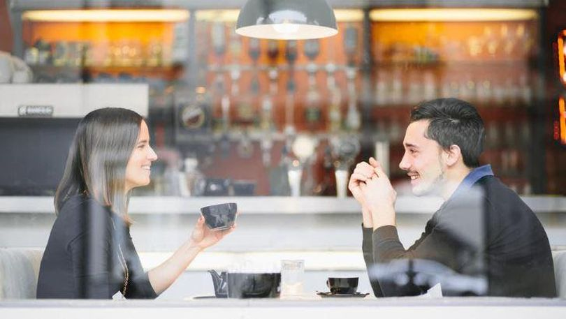 Portada de Tomar un café es el plan más elegido para la primera cita, según BlindLove