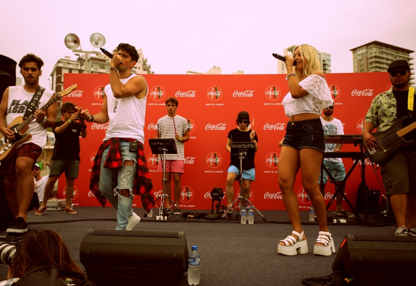 Portada de Coca-Cola y Rombai presentaron el tema “Sentí el Sabor”, el nuevo corte de la banda uruguaya