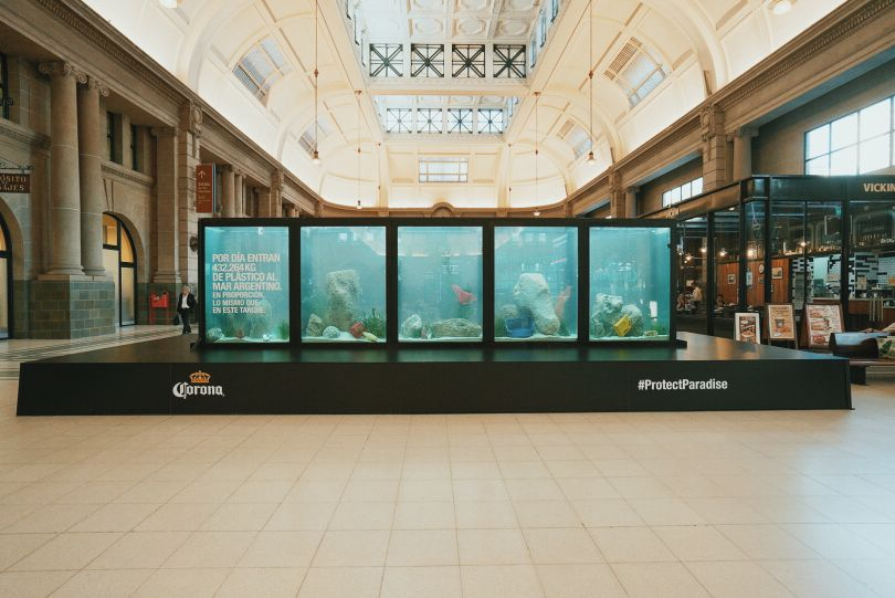 Portada de Corona y BBDO contaminaron la Estación Retiro con su nueva acción