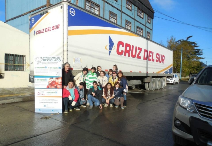 Portada de Cruz del Sur lleva transportados 180 millones de tapitas y 3 millones de kilos de papel para Fundación Garrahan