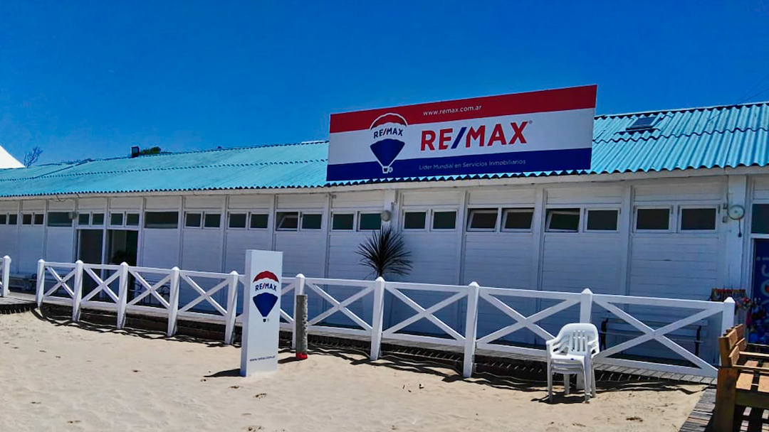 Portada de Campaña de Remax en los medios de Latcom