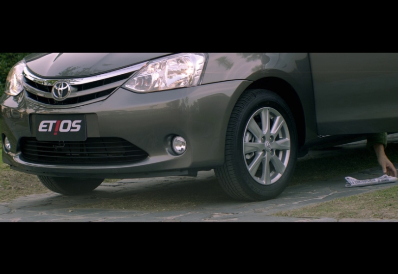 Portada de “Excusas”, lo nuevo de Dentsu Argentina para Toyota Etios 2016