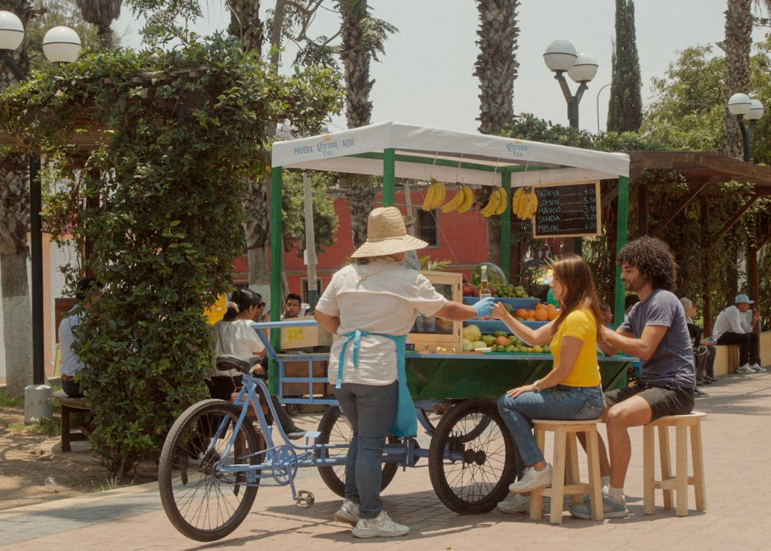 Portada de Perú: Corona Cero y los fruteros se unen para presentar la experiencia “Fruit cart bar”