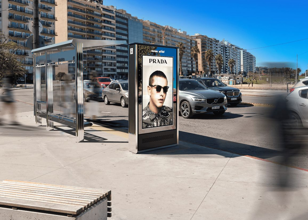 Portada de Global Vía Pública y Ad-360 impulsan la transformación urbana en Montevideo 