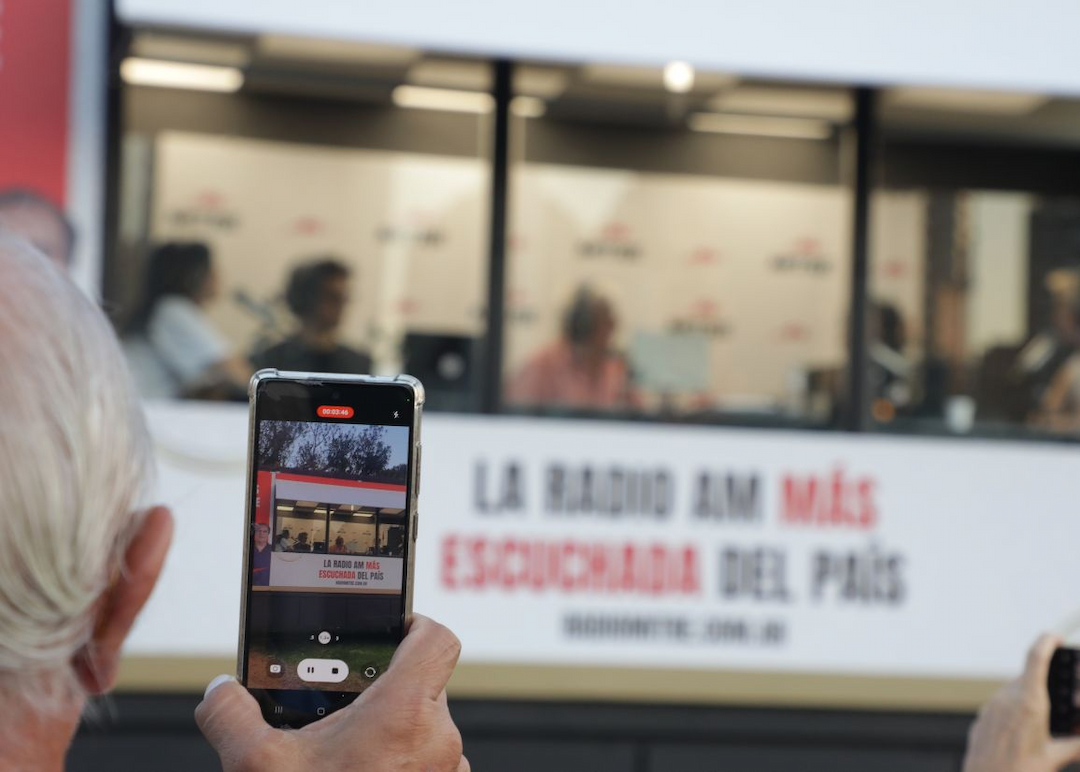 Portada de Radio Mitre se despide de la Feria del Libro