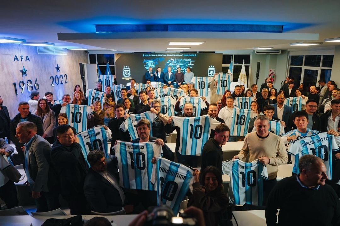 Portada de La AFA realizó un Sponsor Day y cerró un ciclo de expansión global liderado por Leandro Petersen