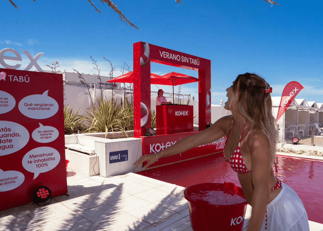 Portada de Kotex presentó “Verano sin Tabú”, una campaña que busca visibilizar la menstruación en la playa