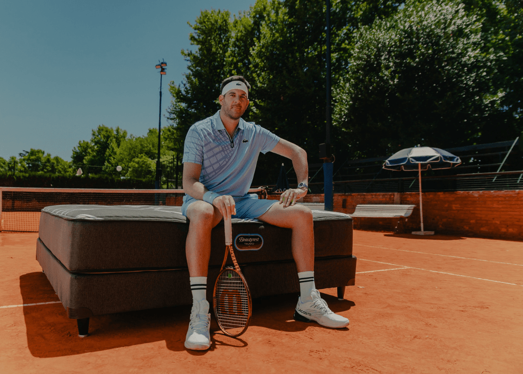 Portada de Juan Martín del Potro protagoniza "El Descanso de los Campeones", nueva campaña de Simmons producida por Contenidos y Media
