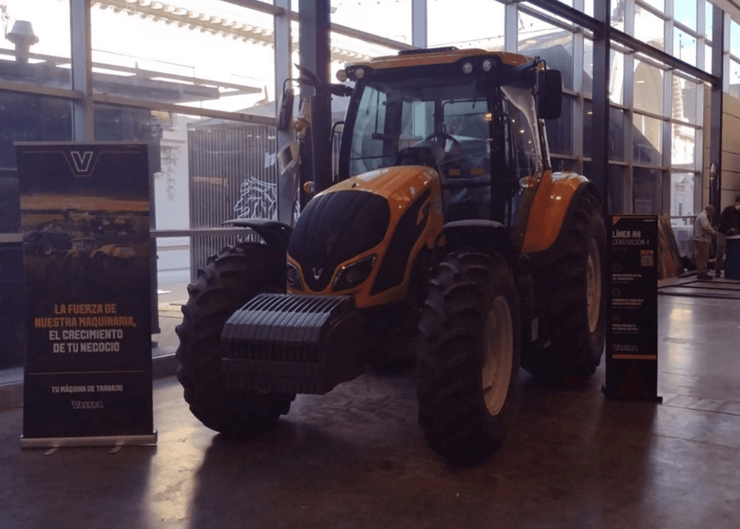 Portada de Valtra dijo presente en Caminos y Sabores 2025