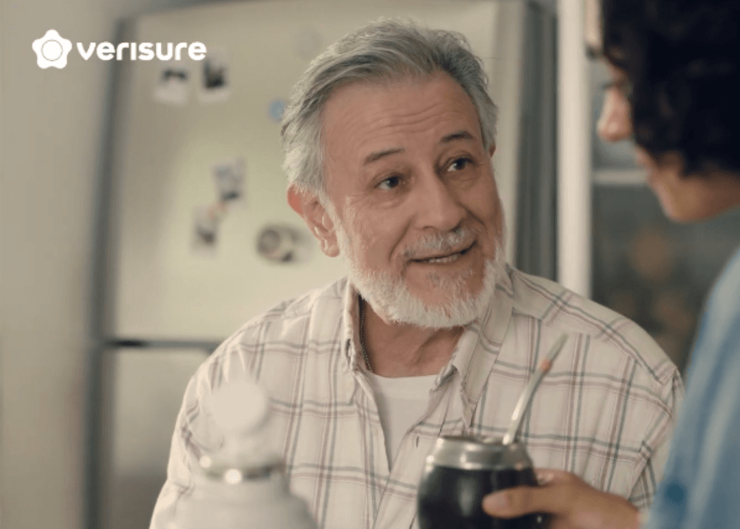 Portada de Verisure presenta una campaña que celebra la confianza  de proteger personas