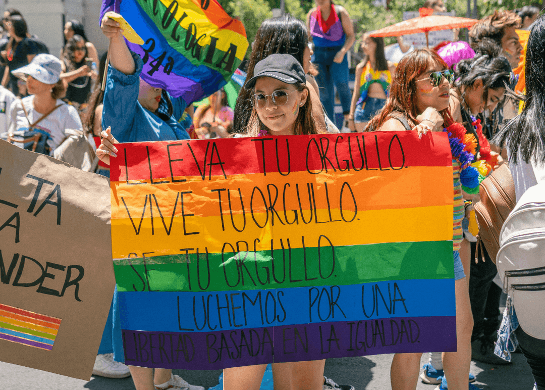 Portada de Orgullo sin pose: cómo las marcas construyen alianzas reales con la comunidad LGBTQIA+ 