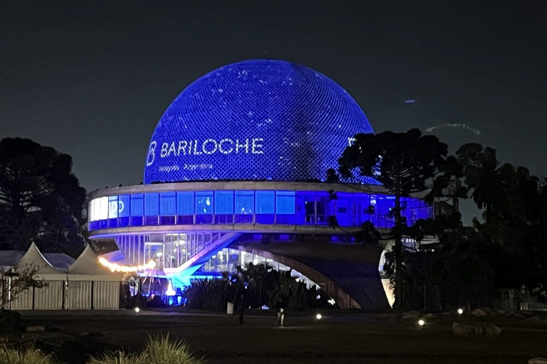 Portada de Bariloche lanza su temporada de invierno en Buenos Aires con una experiencia inmersiva en el Planetario