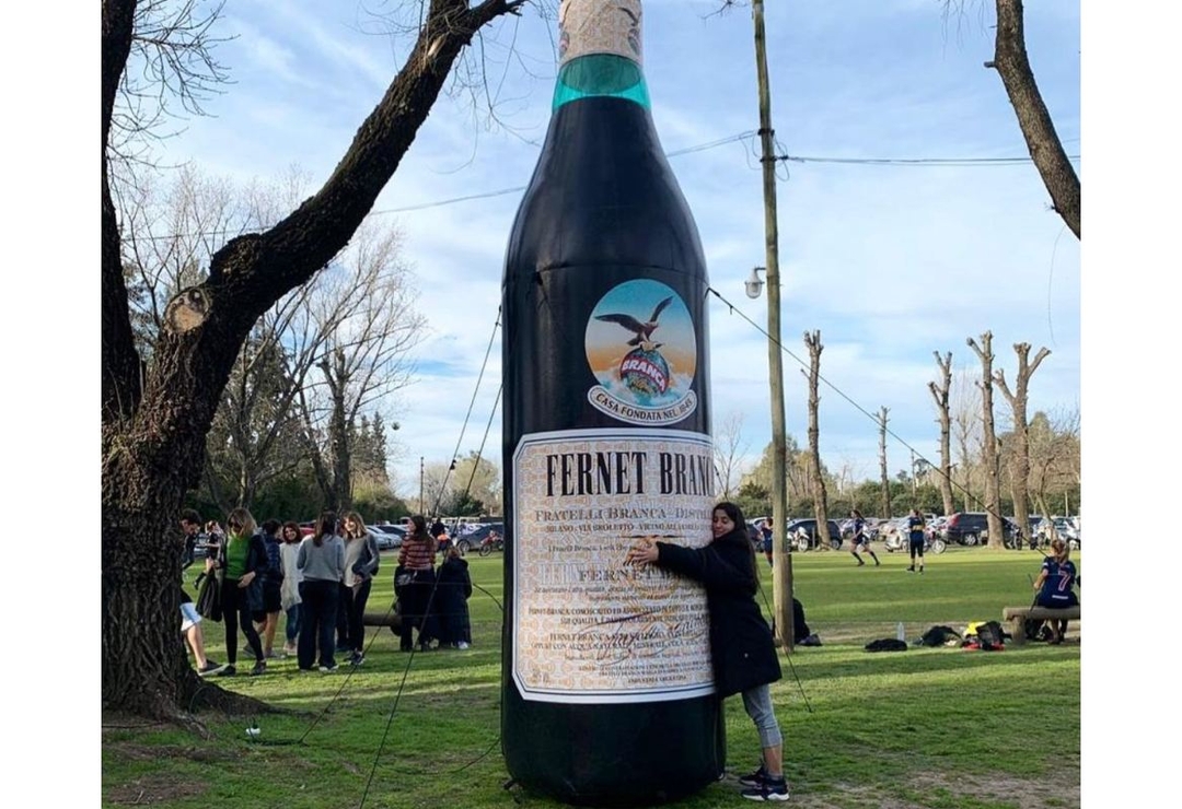 Portada de De las redes al backstage de Cosquín Rock: Fernet Branca cumplió el sueño de una fan de la marca