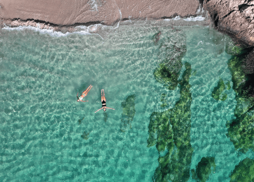 Portada de Bahía Bustamante y Villa Tacul, las dos playas argentinas que integran el Corona Beach 100 2026