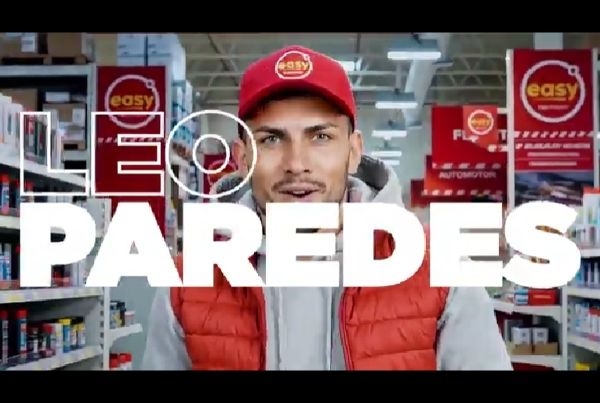 Portada de Estreno: Leo Paredes lee paredes en la nueva campaña de Easy y Don By Havas