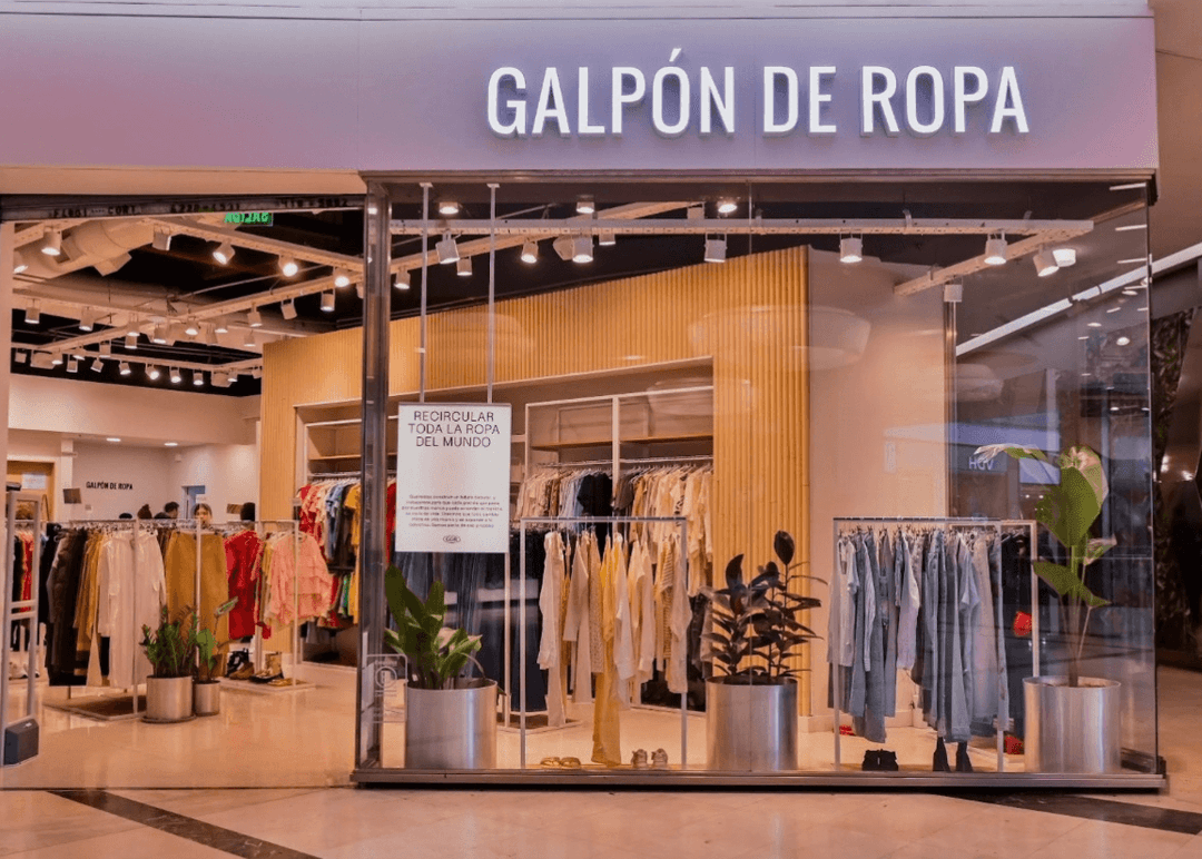 Portada de Galpón de ropa abre un local en DOT 