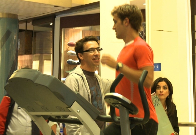 Portada de “Marcos y Claudia entre la gente”, lo nuevo de Young para Banco Galicia