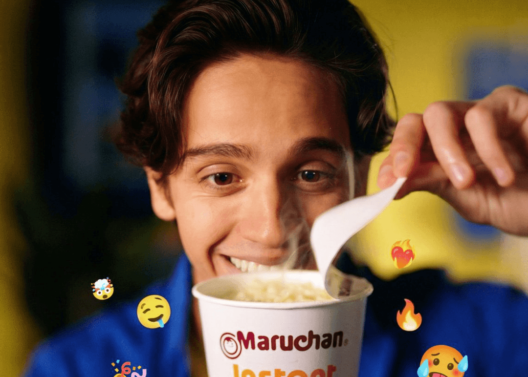 Portada de México: Archer Troy con la sonrisa de mi antojo para Maruchan 