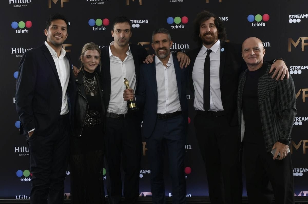 Portada de Quilmes ganó el Martín Fierro al Mejor Aviso Publicitario. bplay ganó el Martín Fierro en Branded Content