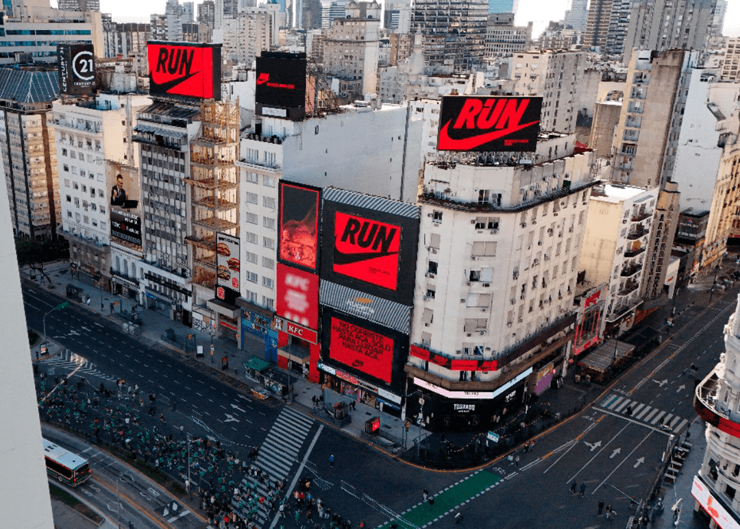Portada de Latcom hizo viral la participación de Nike en la Media Maratón de Buenos Aires