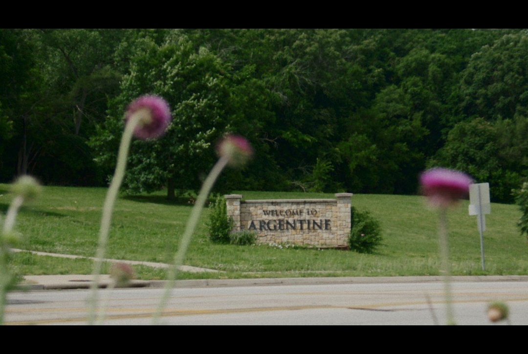 Portada de Estreno: Paladini y Mercado McCann muestran la invasión de argentinos en Argentine, Kansas