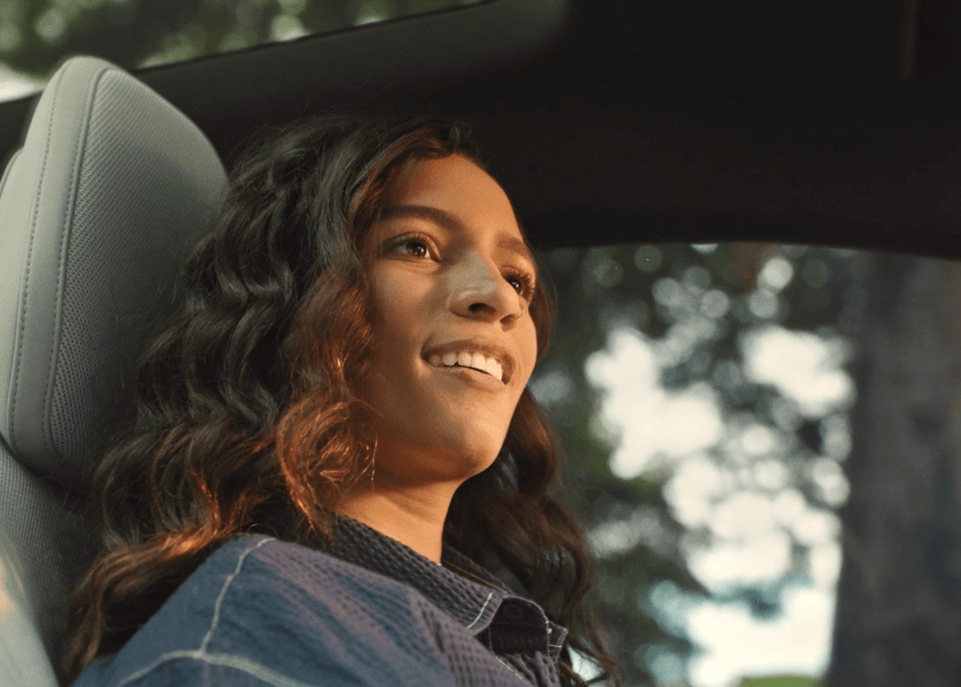 Portada de Grey Brasil y Volvo presentan el EX30 Ultra Twin Motor, con la skater Rayssa 