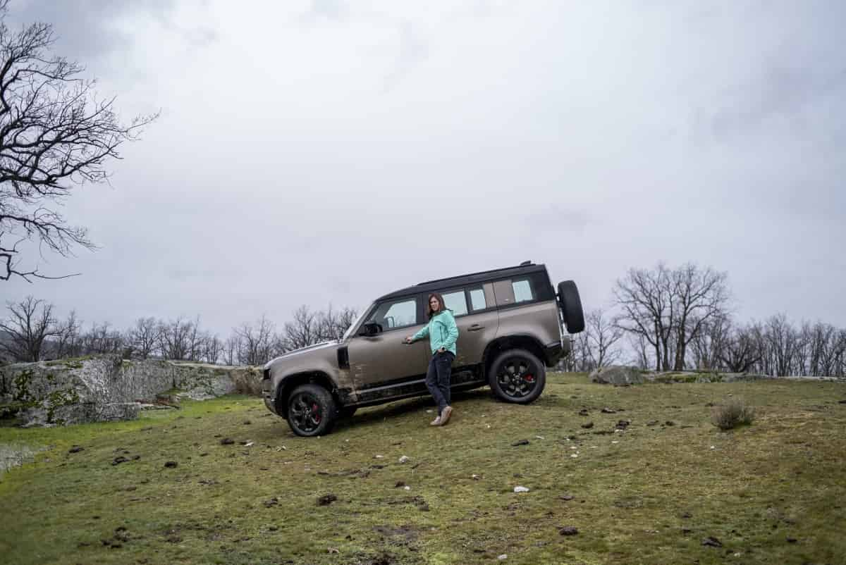 Portada de Land Rover presenta una iniciativa para buscar conductores para su todoterreno más icónico: el Land Rover Defender