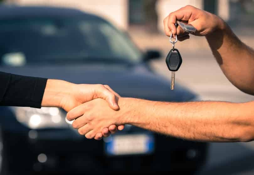 Portada de Cada vez más gente compra y vende su auto por internet