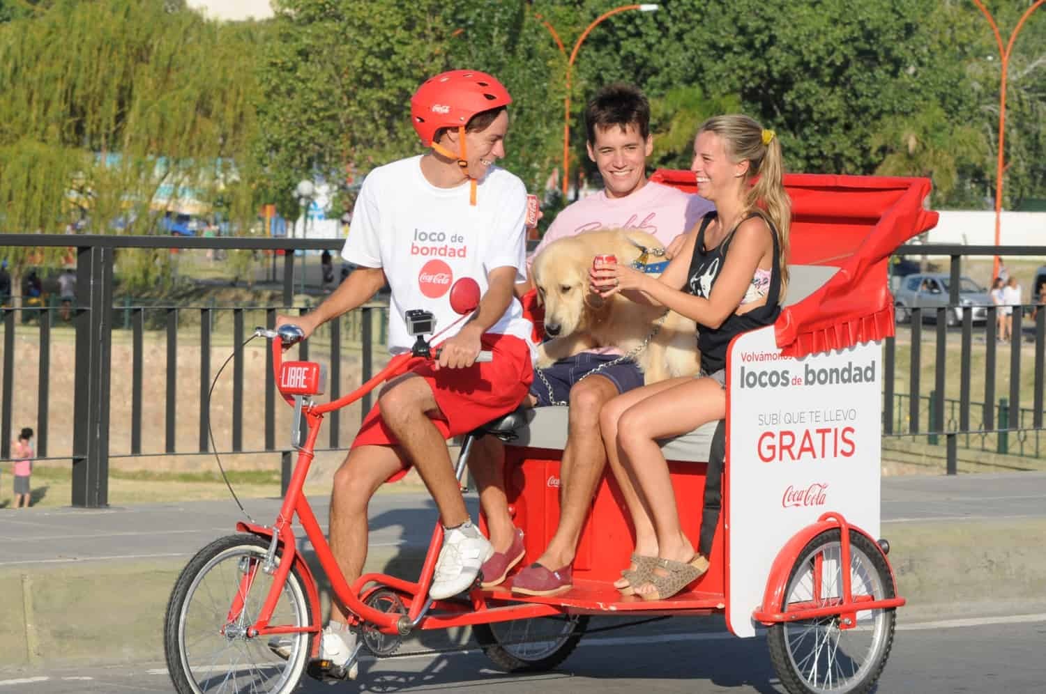 Portada de Grupo BDM llevó “Señales de bondad” de Coca-Cola a Villa Carlos Paz