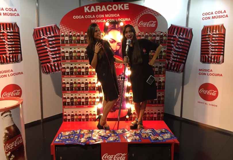 Portada de Llave presentó “Karacoke”, una nueva activación para Coca Cola