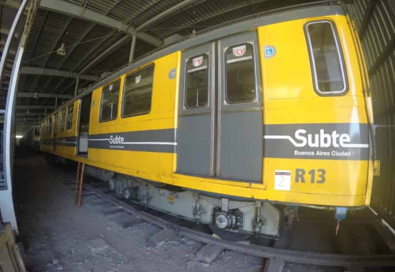 Portada de Narvaez Superbid subastará 6 vagones de subte 