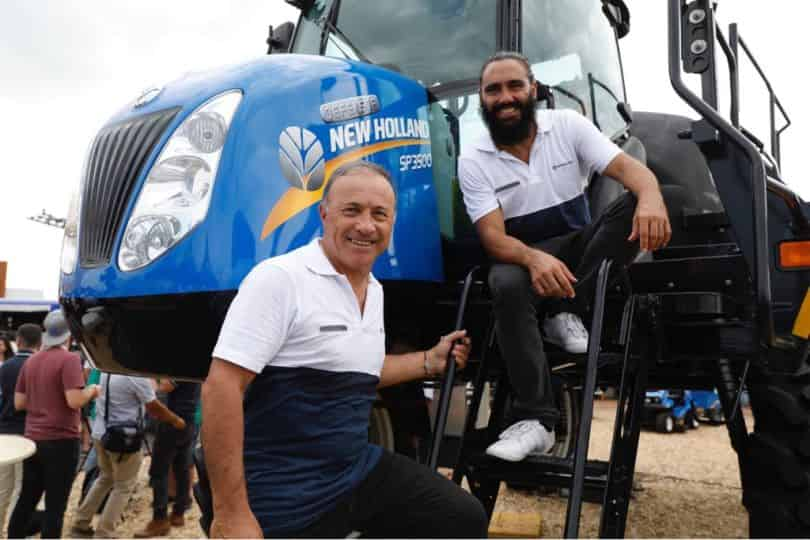 Portada de Juan Pablo Sorin y Julio Olarticoechea presentaron al "defensor" de New Holland en Expoagro 