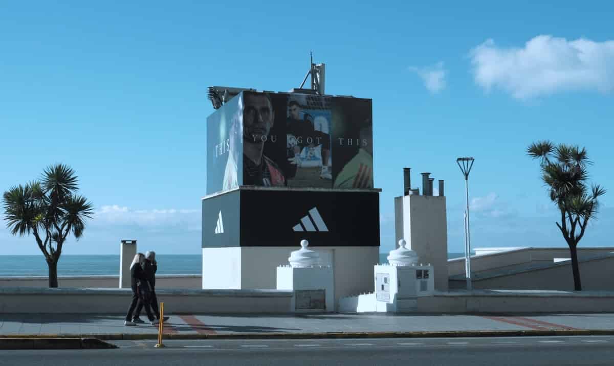 Portada de Adidas realizó una acción en Mar del Plata con producción de Mediamax 