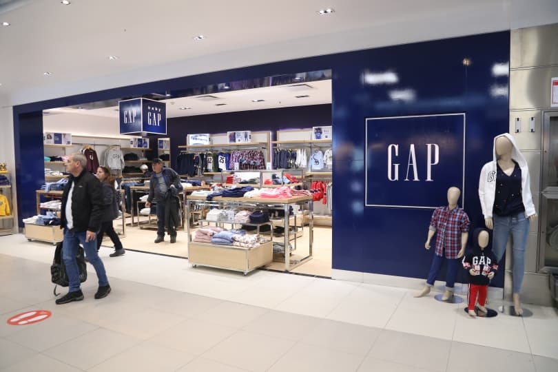 Portada de GAP en Argentina: inaugura local en Aeroparque