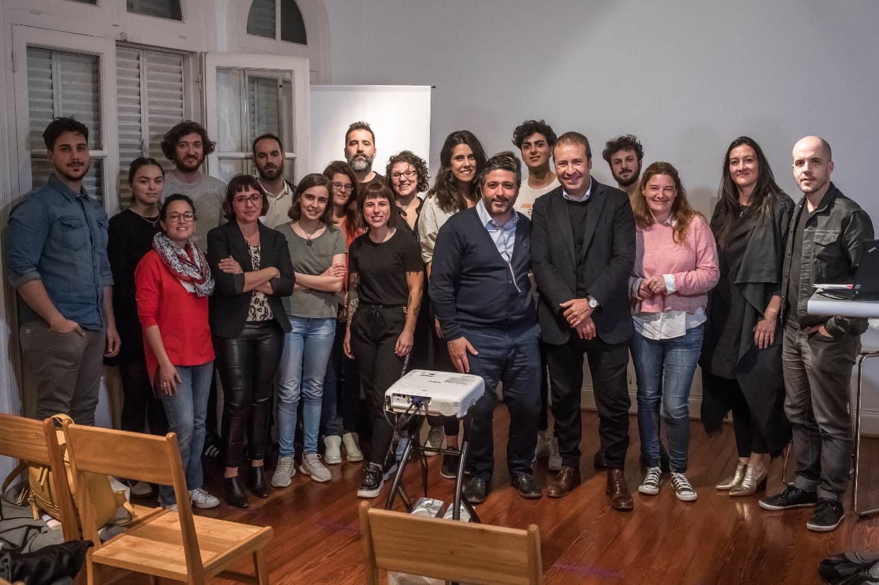 Portada de “El que acompaña en la mala, cobra en la buena”, Guillermo Oliveto en la Masterclass del CCA