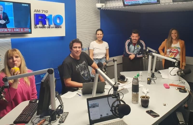 Portada de Radio 10 incorpora a Luciano Galende y presenta su nueva programación de lunes a viernes