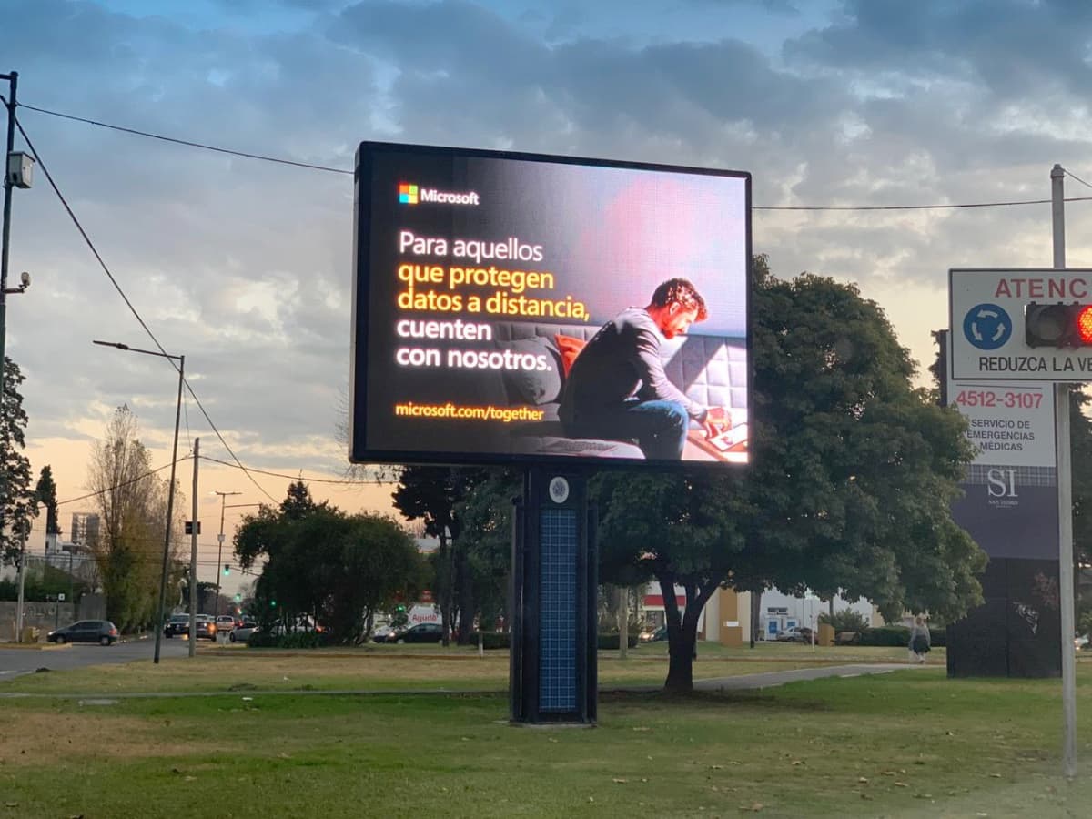 Portada de Microsoft lanzó la campaña regional Artificial Intelligence 2020 en medios de Latcom