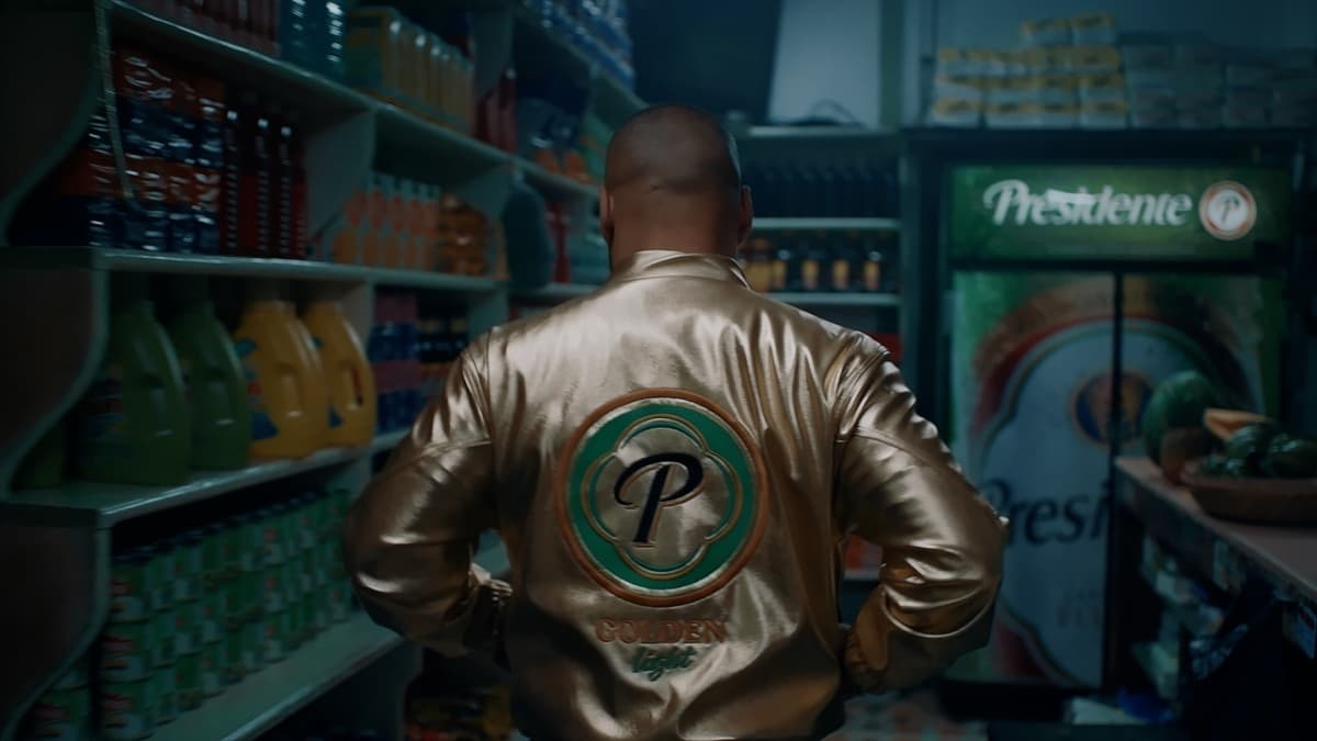 Portada de "Momentos Golden", primer trabajo de La América para cerveza Presidente