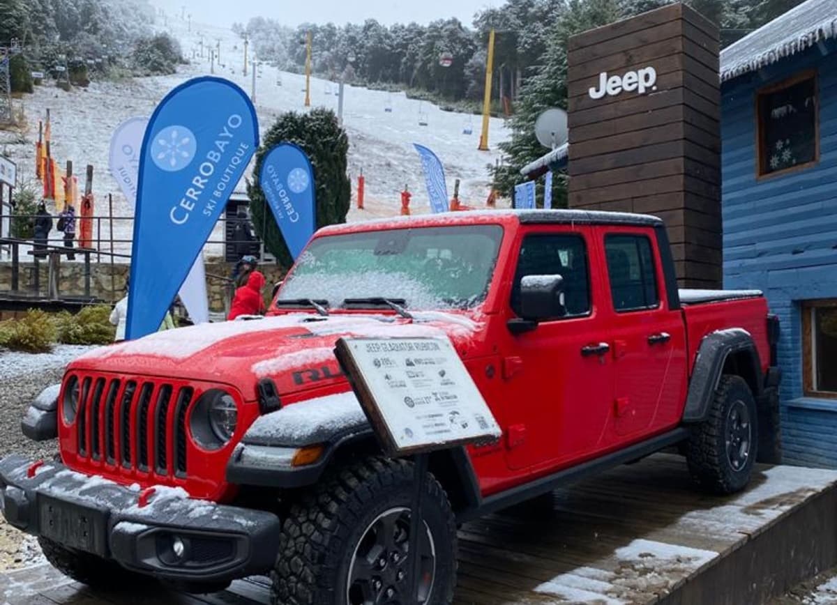 Portada de Jeep y RAM pasan el invierno en Villa La Angostura