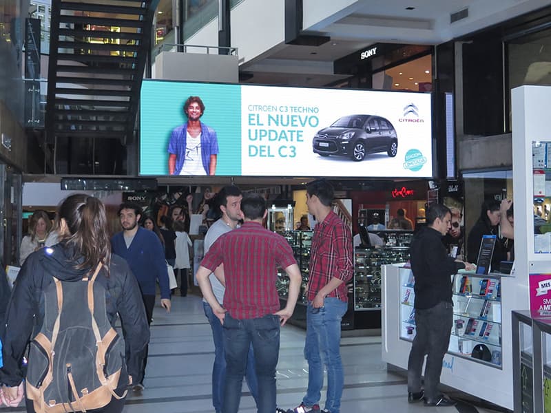 Portada de Vía Shopping incrementa su cartera de dispositivos digitales con los Puentes LED