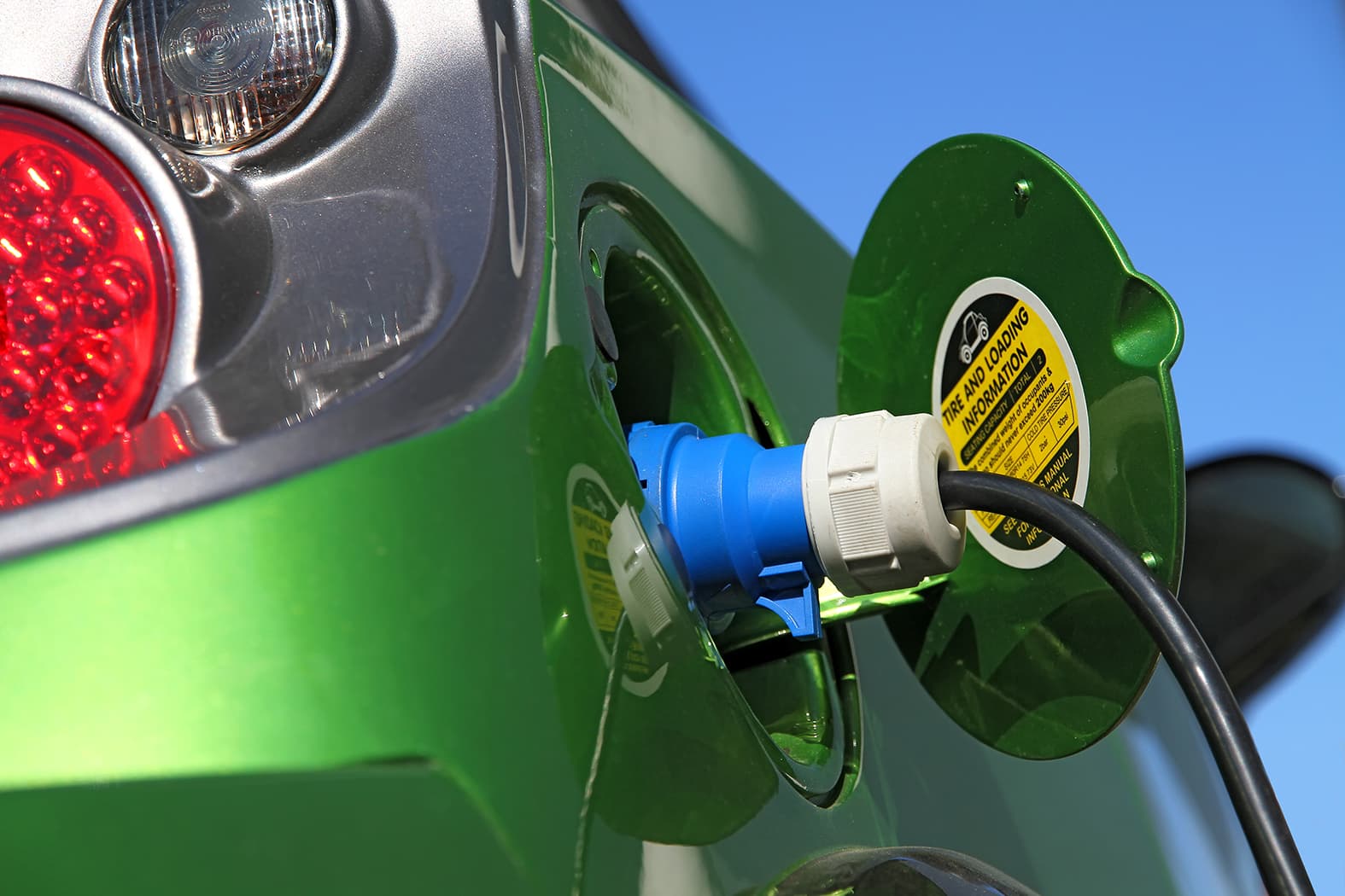Portada de FIA participará de la primera edición del “Salón Latinoamericano de Vehículos Eléctricos, Componentes y Nuevas Tecnologías” en Buenos Aires