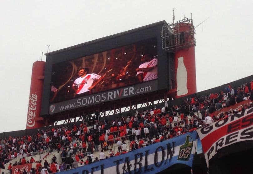 Portada de River y Publicidad Estática Internacional inauguraron la pantalla LED más grande de Sudamérica