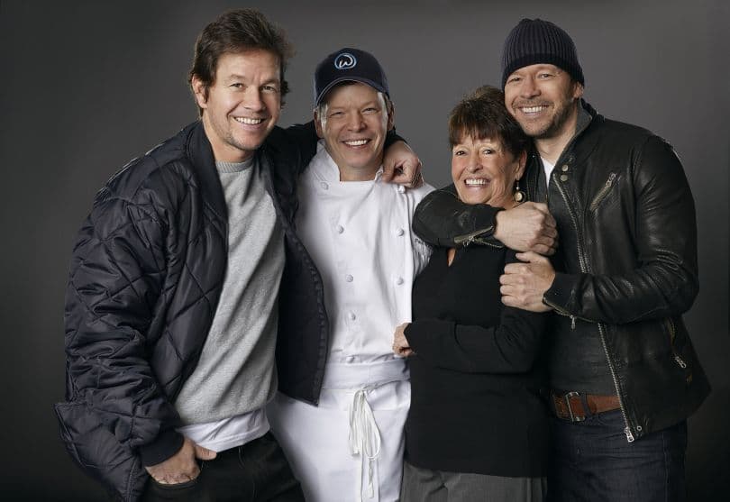 Portada de Wahlburgers, una nueva serie de A&E 