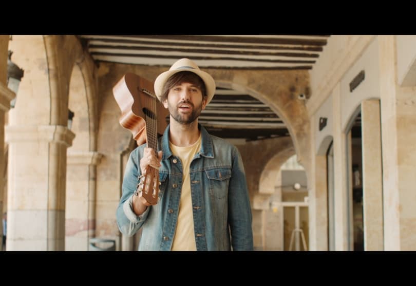 Portada de Amstel Radler estrena videoclip colaborativo protagonizado por David Otero, de la mano de Shackleton