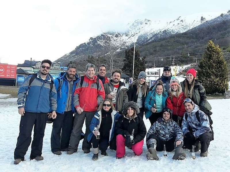 Portada de Brand Plus, junto a agencias de medios en Bariloche