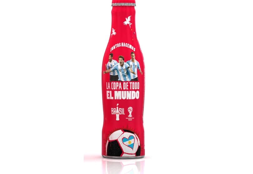 Portada de Coca-Cola lanza una colección de botellas para el Mundial 