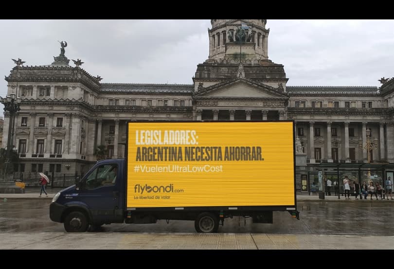 Portada de Grey desarrolló la campaña de Flybondi que invita a los legisladores a viajar low cost para reducir el gasto público
