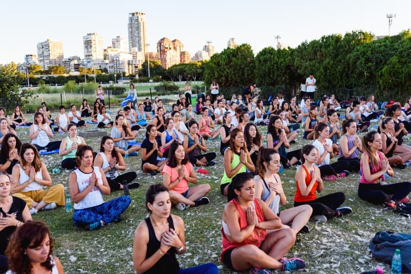 Portada de El Hipódromo de Palermo presenta “Intención en Movimiento” y Baños de sonido”