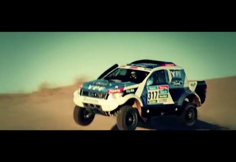 Portada de Liebre Amotinada junto a YPF en el Rally Dakar